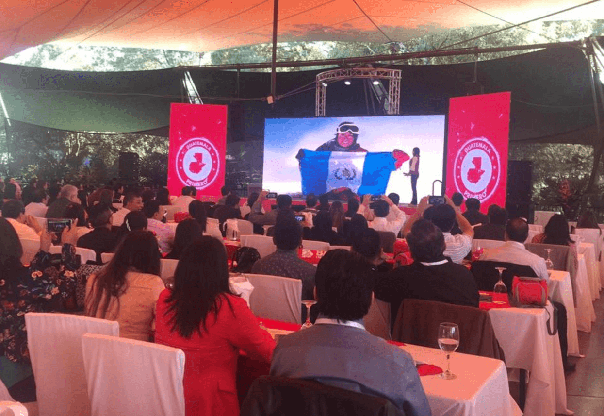 Andrea Cardona giving a conference